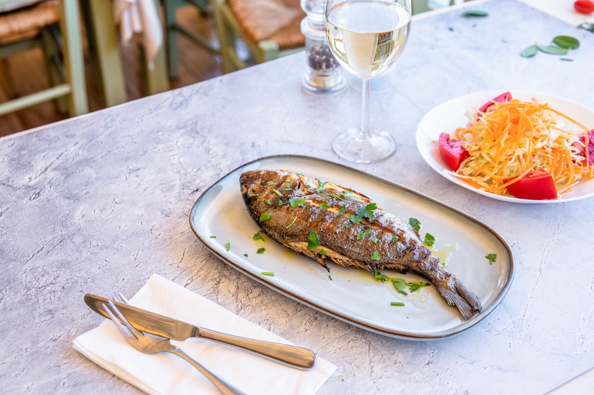 Roast gilt-head bream with one salad and a glass of wine